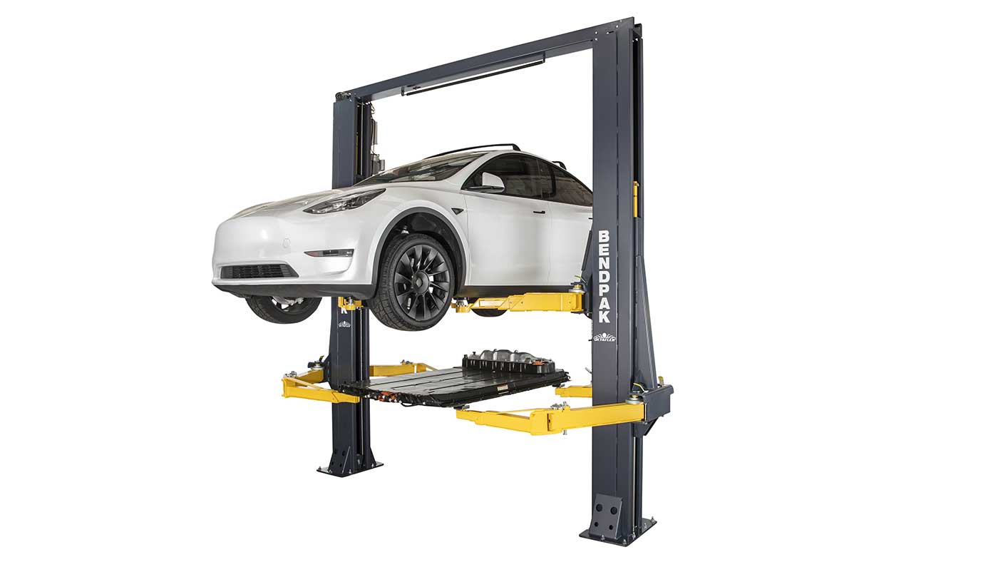 The BendPak OctaFlex with an EV and EV battery.